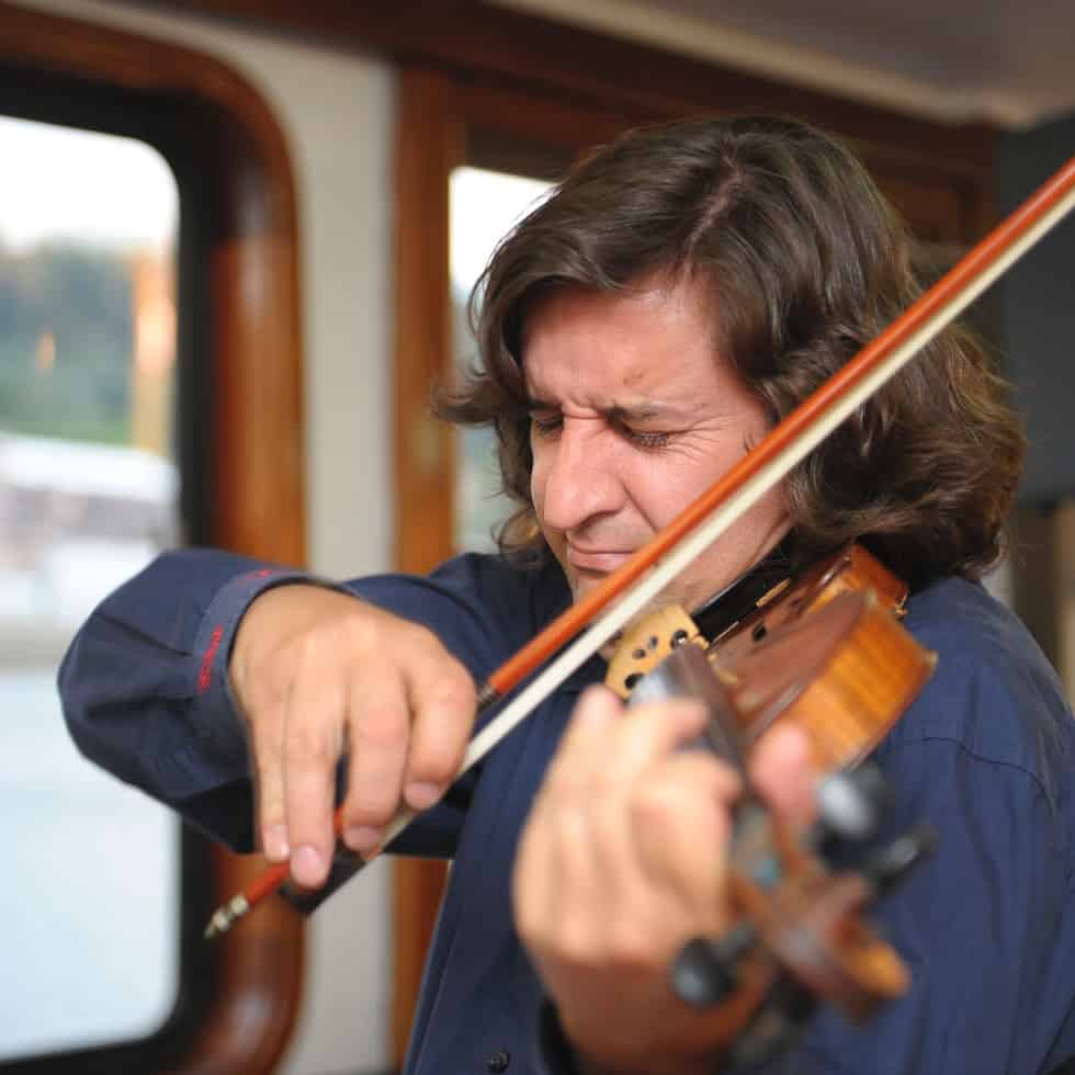 MAESTRO FRANCISCO TAVARES DÁ MÚSICA NO MAR SHOPPING MATOSINHOS