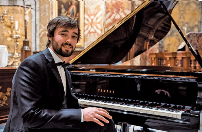 Vasco Dantas, um matosinhense que já conquistou mais de 50 prémios em concursos internacionais em diversos países, tendo atuado em 20 países de quatro continentes, encerra o ciclo de piano do programa Música em Matosinhos, com um concerto no sábado, dia 29 de Junho, pelas 19 horas, no Estúdio da Orquestra de Jazz de Matosinhos, com entrada livre.