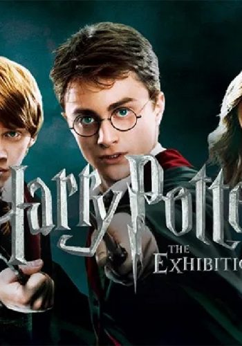 Harry Potter: The Exhibition, vai estar em exposição no Pavilhão de Portugal, no Parque das Nações em Lisboa, de 16 de novembro a 08 de abril. A partir de novembro os fãs podem assim conhecer a magia por trás de milhares de trajes autênticos e adereços dos filmes