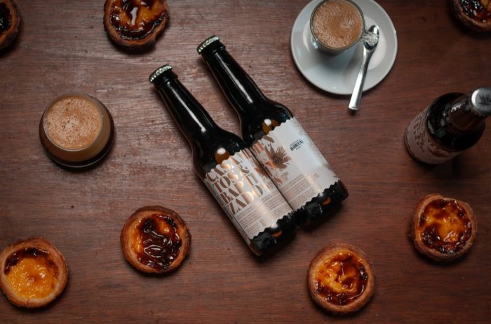 Cervejeira Dois Corvos lança cerveja inspirada no Pastel de Nata, e por isso, é já esta sexta-feira (7 de Fevereiro) que abre o Tap Room num registo diferente do habitual. Este espaço, em Marvila, alberga habitualmente 17 torneiras de cervejas diferentes, mas esta sexta irá também contar com uma oferta de pastelaria para acompanhar o seu mais recente lançamento: a cerveja “Casamentos & Baptizados”.