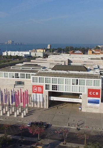 O CCB - Centro Cultural de Belém, na sequência do esforço nacional de contenção do novo coronavírus (COVID 19) e em consonância com as orientações da Direção-Geral da Saúde, decidiu cancelar/adiar a programação cultural nos seus espaços, bem como as atividades destinadas ao público escolar e visitas de grupo, até ao dia 5 de abril.