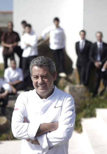 Rui Paula é o Chef do Ano, dos Prémios Guia Boa Cama Boa Mesa 2020, sucedendo a Hans Neuer, na cerimónia anual que decorreu ontem na sede do Grupo Impresa, em Paço de Arcos, e que premiou os melhores restaurantes e hotéis em Portugal Continental e Ilhas.