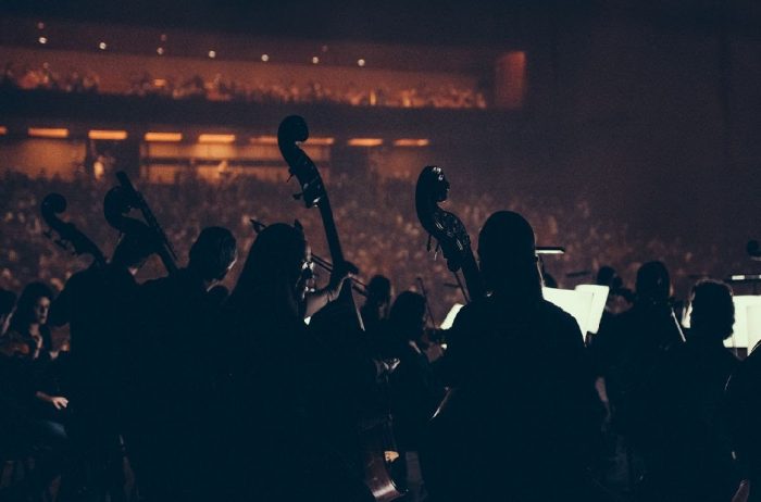 A Música continua na Gulbenkian! É verdade, é tempo de ficar em casa, mas a Gulbenkian Música vai continuar a levar a música até ao seu público, disponibilizando o livre acesso a uma vasta oferta de conteúdos online.