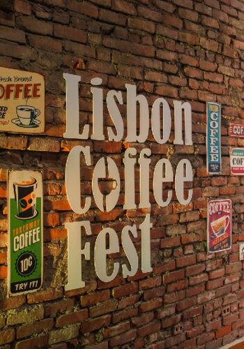 O Lisbon Coffee Fest revelou o programa, da segunda edição do evento dedicado exclusivamente ao café a acontecer no LX Factory de 25 a 27 de março. Durante três dias não vão faltar palestras, degustações, workshops, concursos e muita animação. 